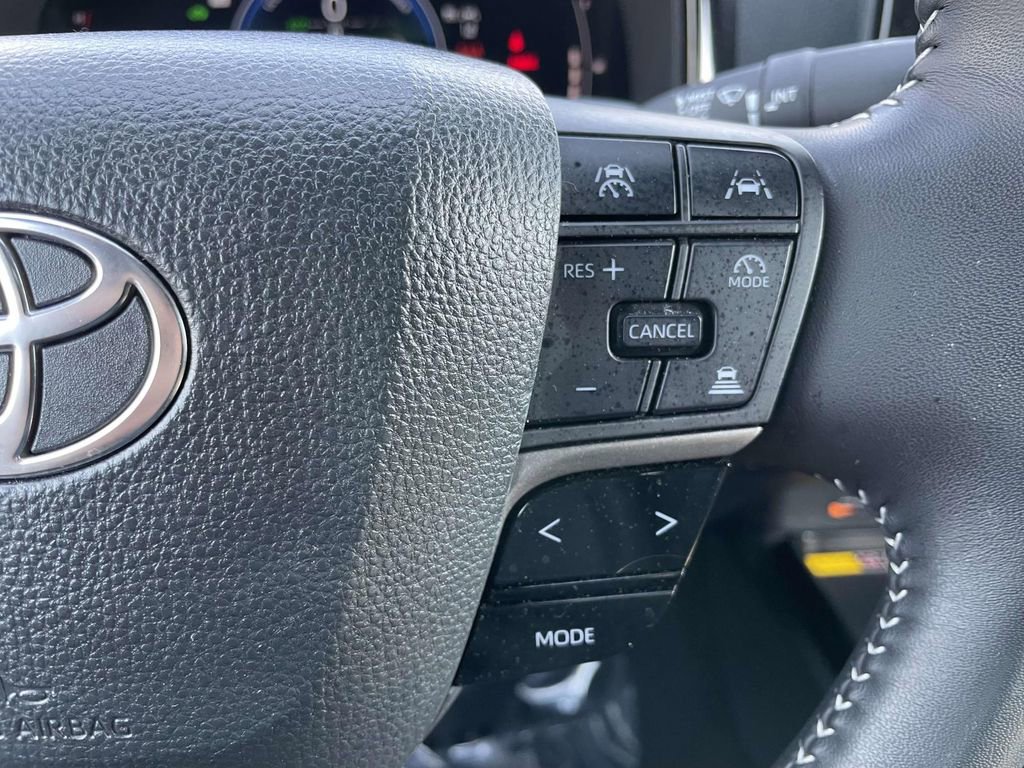 Used 2025 Toyota Camry SE image 33