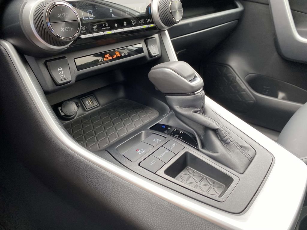 Used 2025 Toyota RAV4 XLE Premium FWD image 28