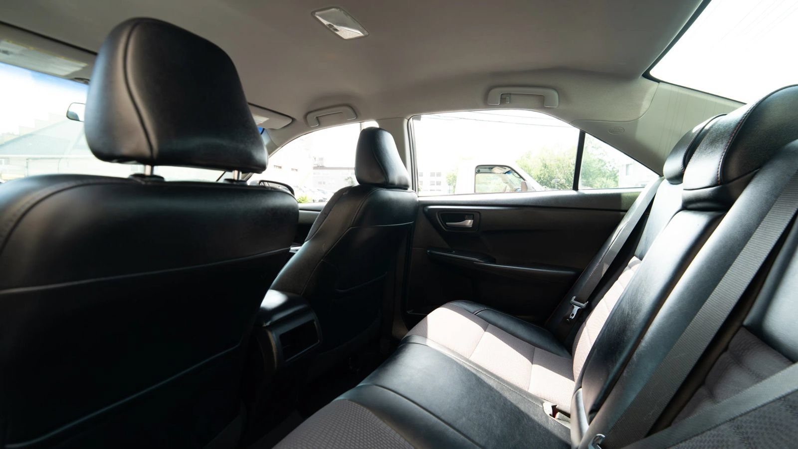 Used 2016 Toyota Camry SE FWD image 22