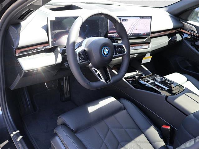 Used 2026 BMW 550e xDrive AWD/4WD image 3