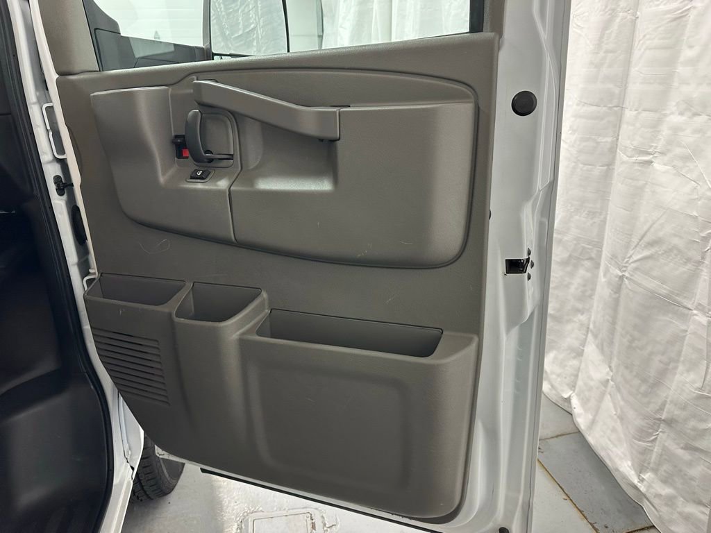 Used 2022 Chevrolet Express 3500 w/ Power Convenience Package image 38