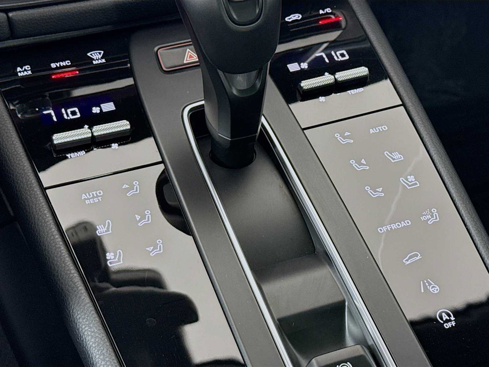Certified 2026 Porsche Macan AWD/4WD image 21