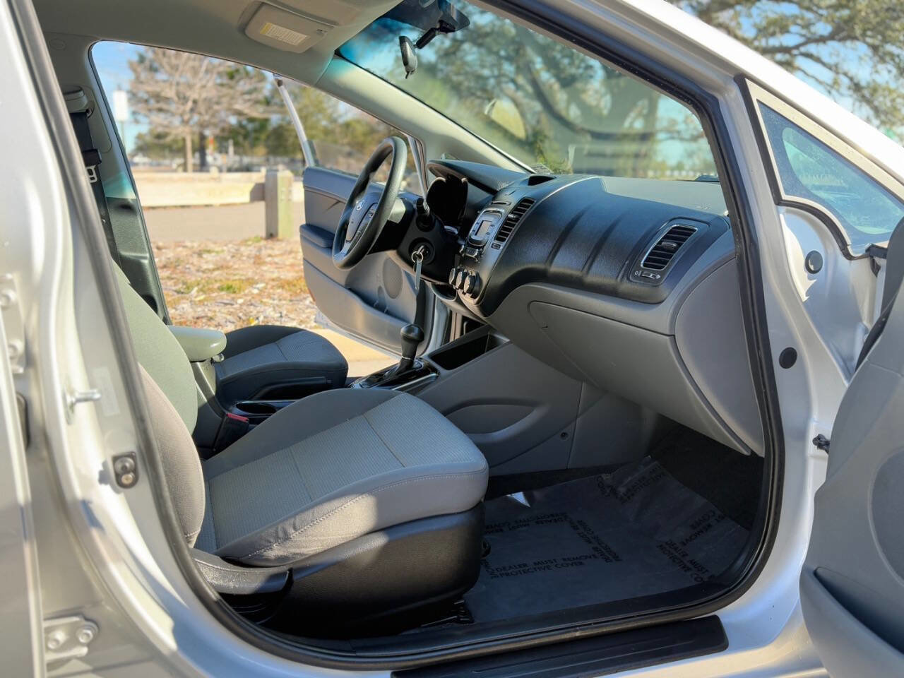 Used 2017 Kia Forte LX image 13