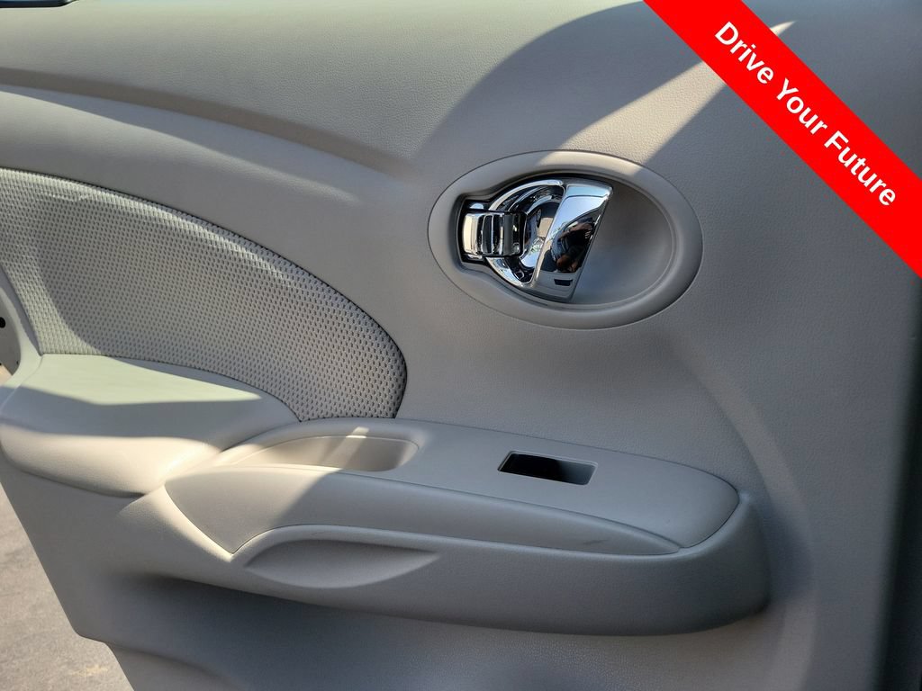 Used 2014 Nissan Versa SV FWD image 22