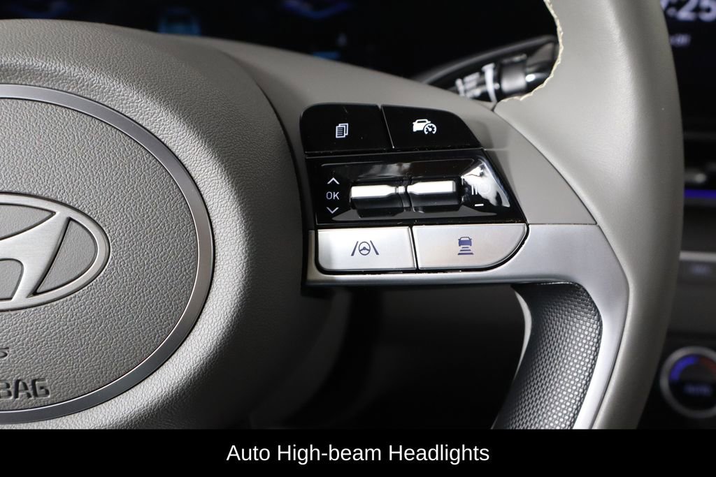 Used 2025 Hyundai Elantra SEL image 10