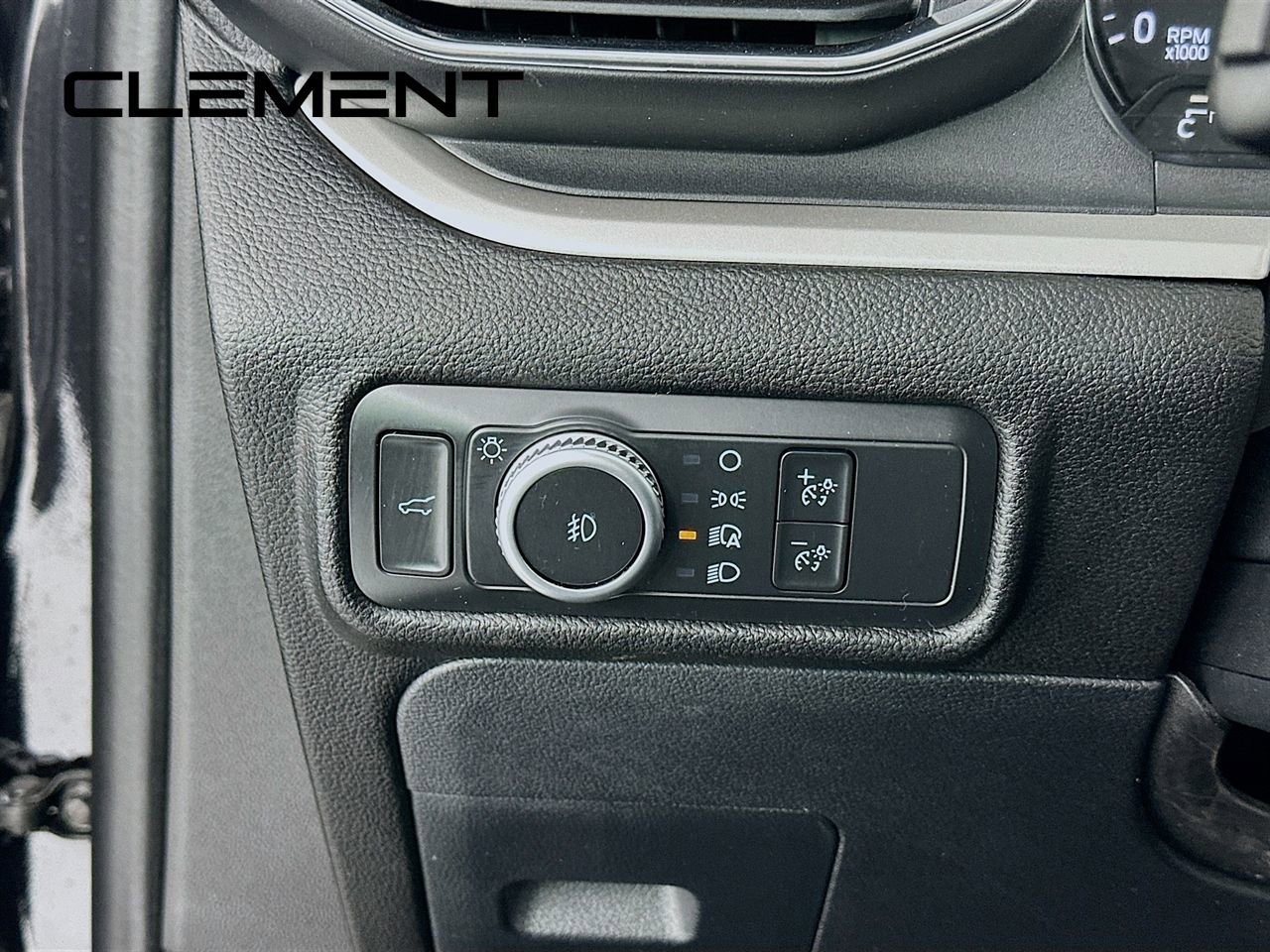 Certified 2022 Ford Explorer XLT w/ Equipment Group 202A image 14