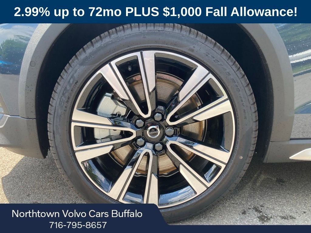 New 2026 Volvo V60 B5 Cross Country Ultra w/ Protection Package Premier image 8