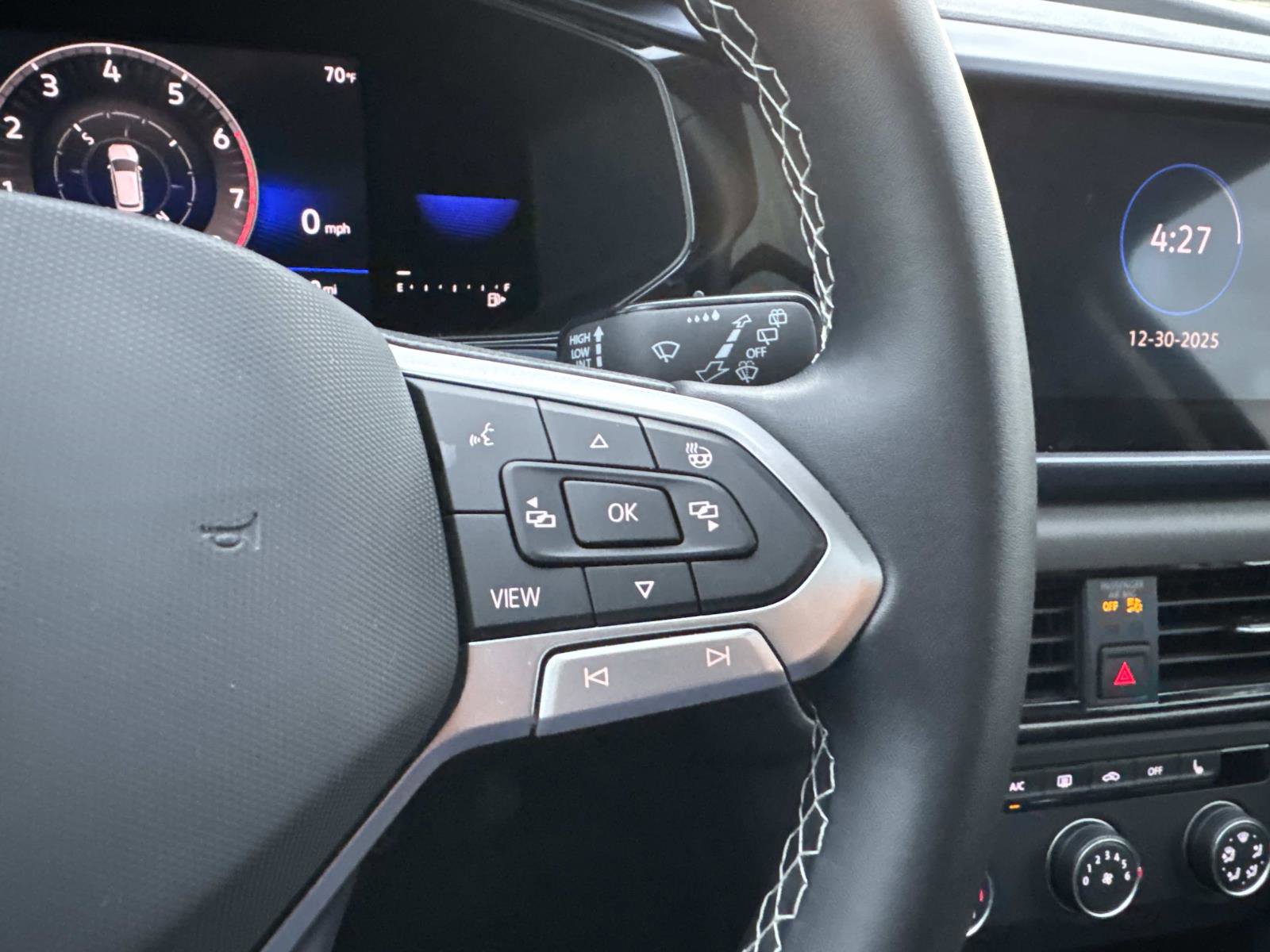 Certified 2022 Volkswagen Taos SE w/ Panoramic Sunroof Package image 17