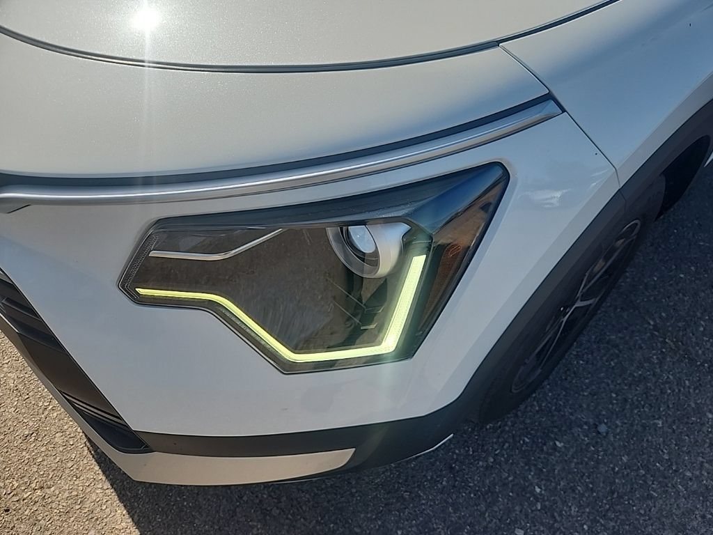 Certified 2023 Kia Niro EX FWD image 6