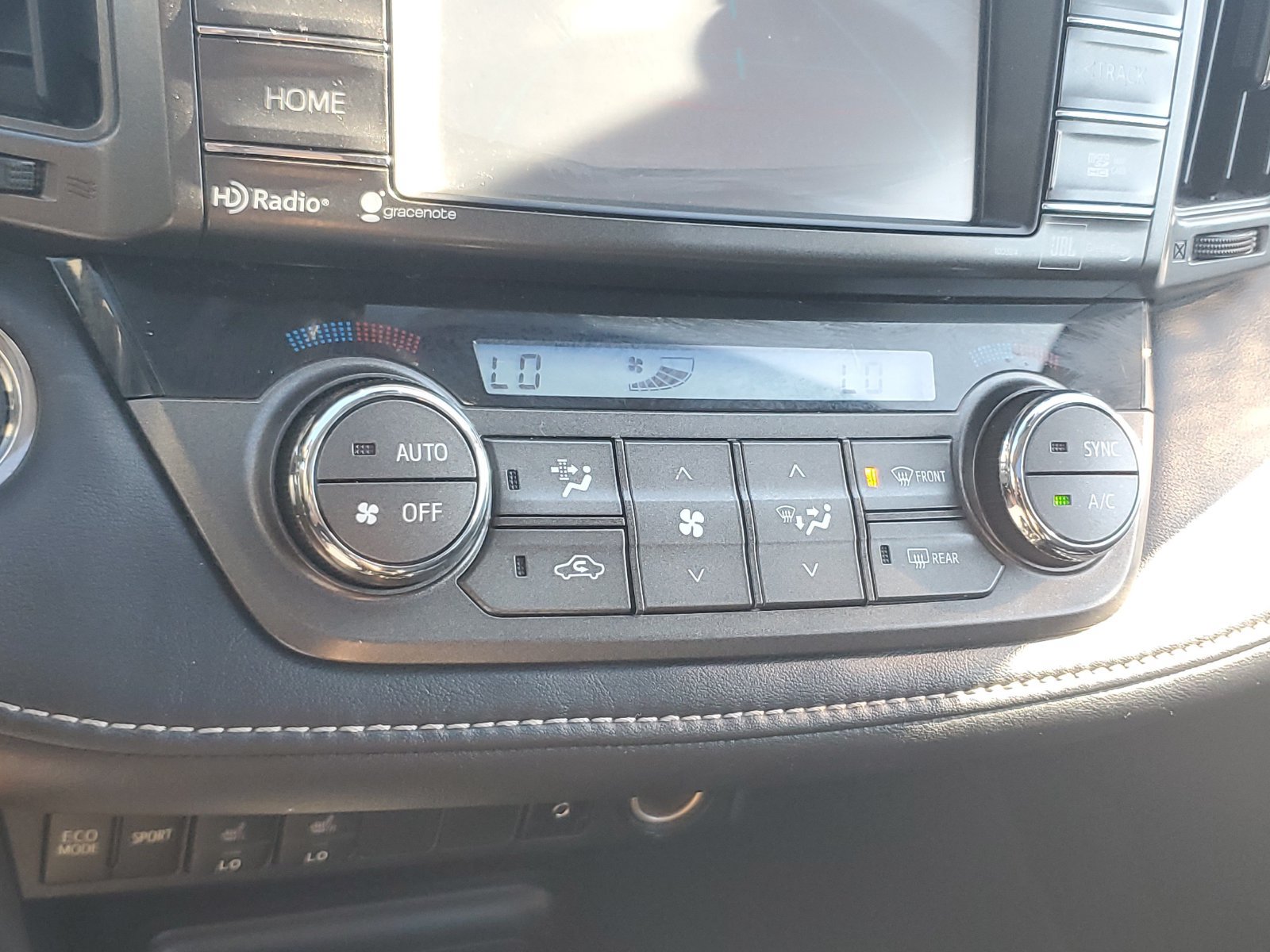 Used 2014 Toyota RAV4 Limited w/ Technology Package AWD/4WD image 30