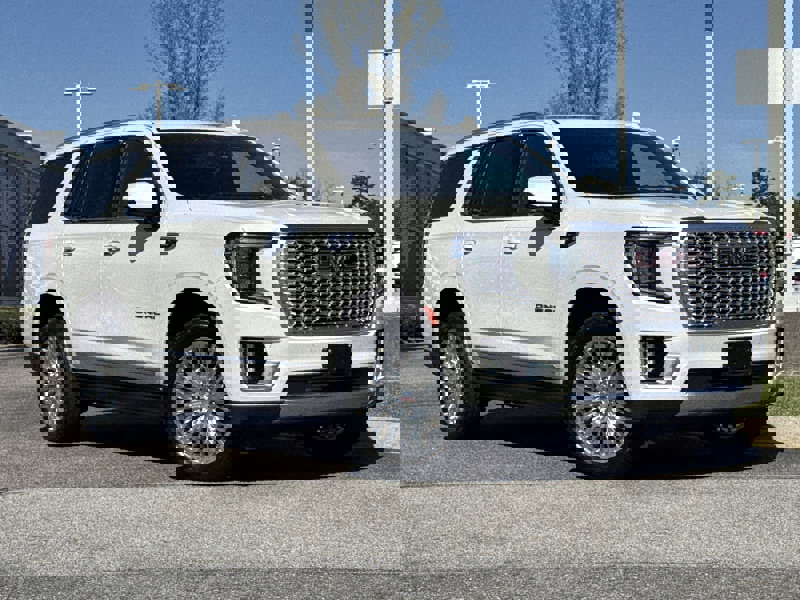 Used 2023 GMC Yukon Denali w/ Denali Reserve Package image 2
