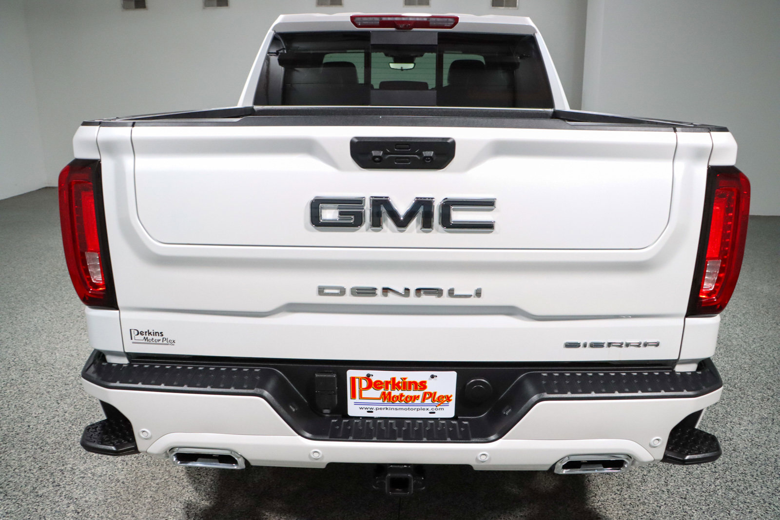 Used 2025 GMC Sierra 1500 Denali Ultimate image 8