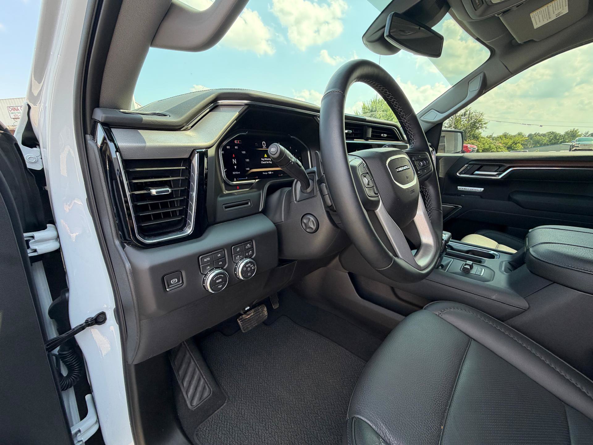 Used 2026 GMC Sierra 1500 Denali AWD/4WD image 10