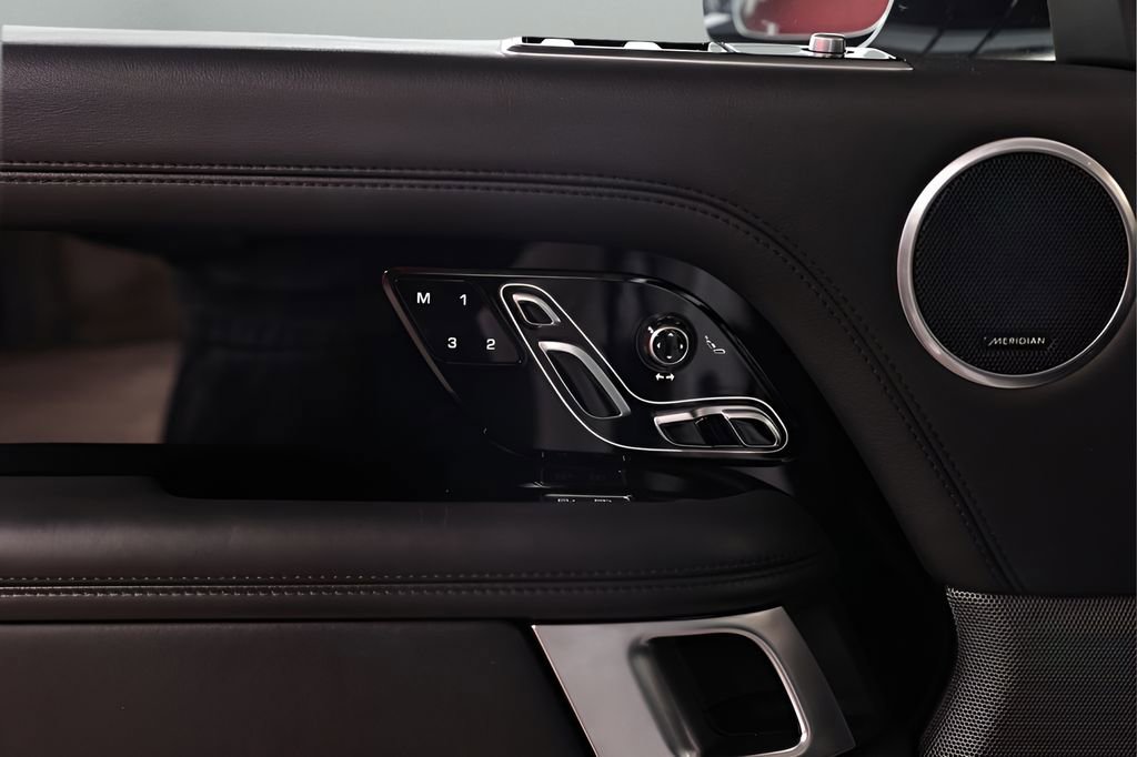 Used 2022 Land Rover Range Rover P525 Westminster Edition image 27