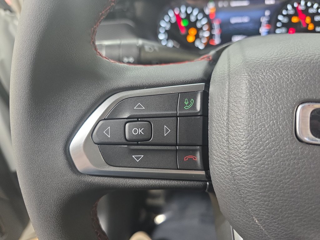Used 2025 Jeep Compass Trailhawk AWD/4WD image 16