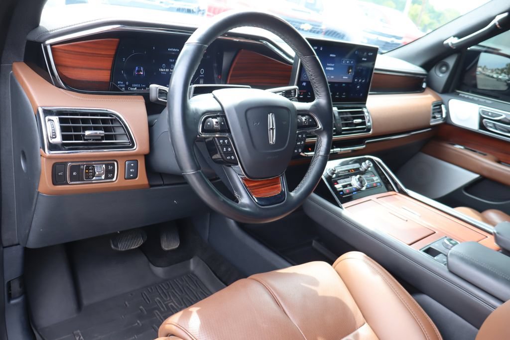Used 2024 Lincoln Navigator L Reserve AWD/4WD image 6