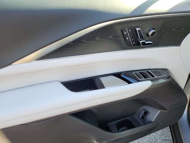 Used 2025 Cadillac Lyriq Luxury RWD image 12
