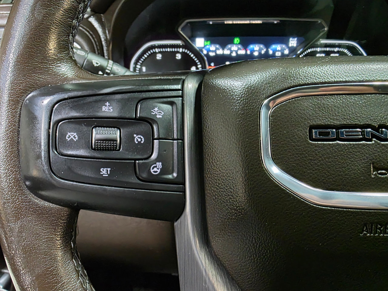 Used 2021 GMC Sierra 2500 Denali w/ Denali Black Diamond Edition image 46