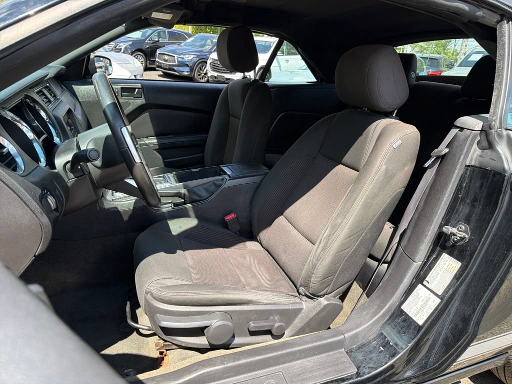 Used 2014 Ford Mustang Convertible RWD image 22
