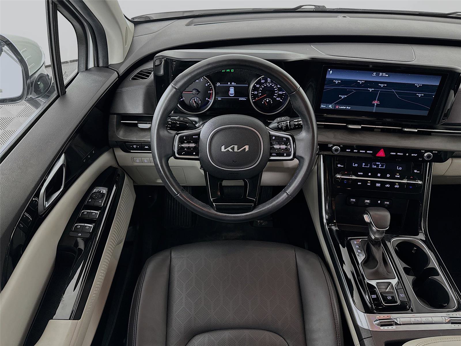 Used 2022 Kia Carnival SX image 2