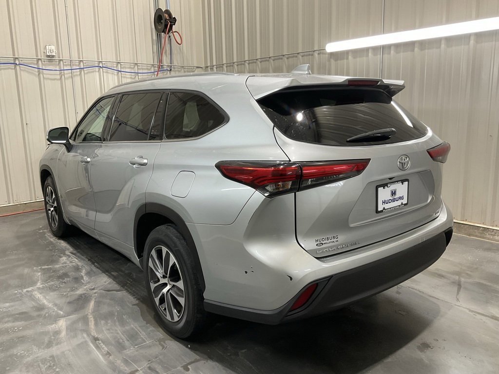 Used 2021 Toyota Highlander XLE image 22