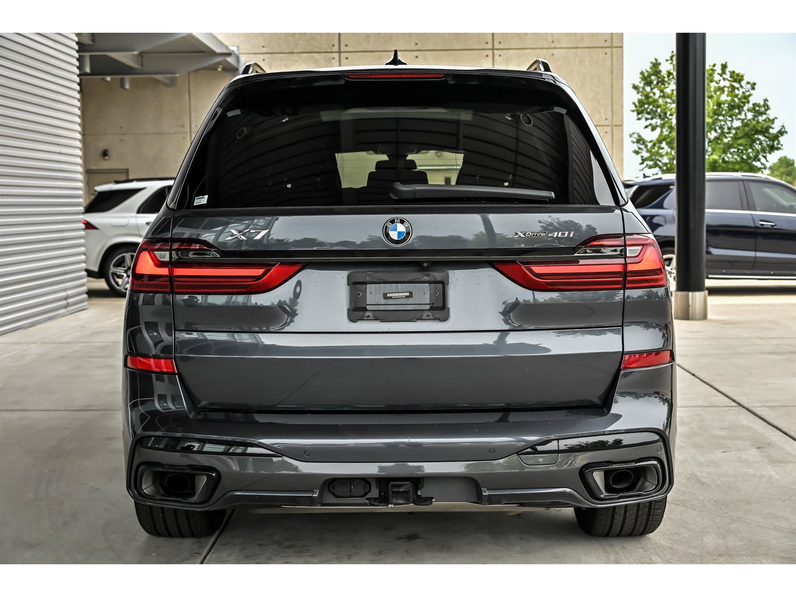 Used 2022 BMW X7 xDrive40i w/ M Sport Package AWD/4WD image 7