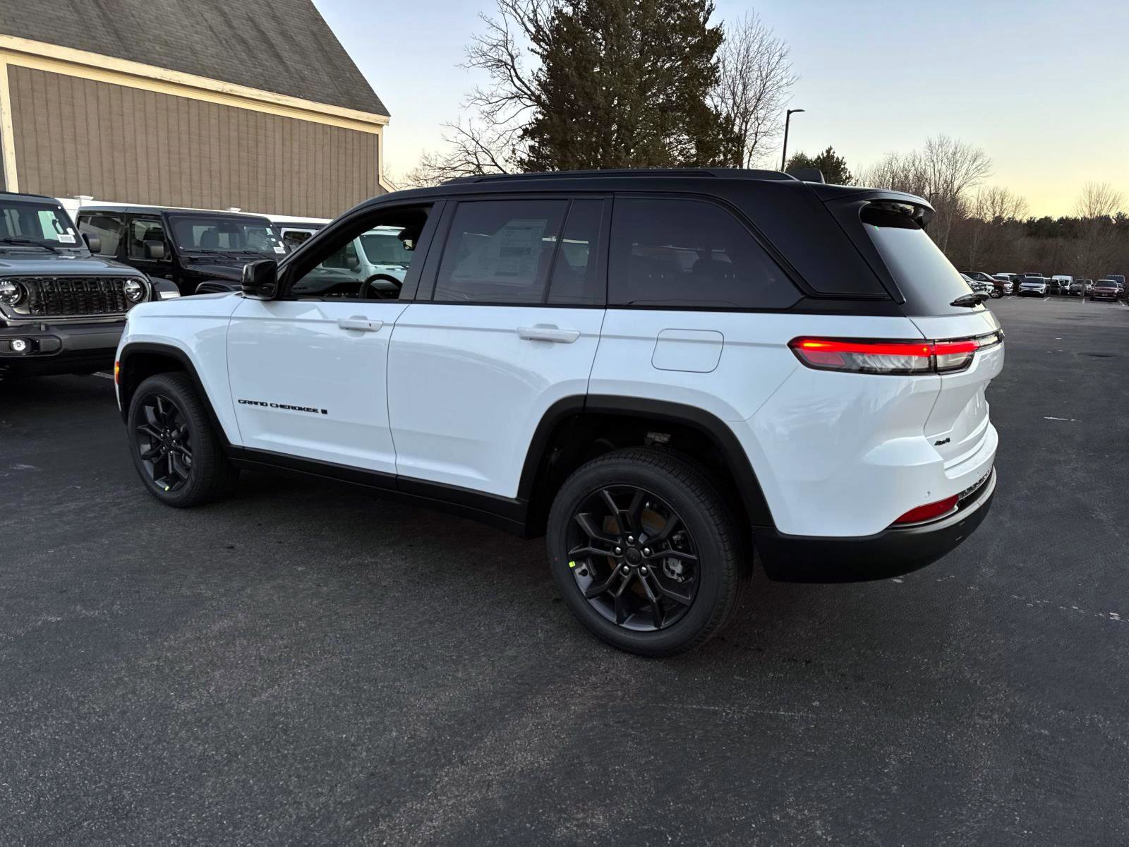 New 2026 Jeep Grand Cherokee Limited w/ Limited Altitude Package image 3