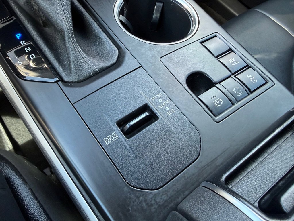Used 2023 Toyota Highlander XLE FWD image 37