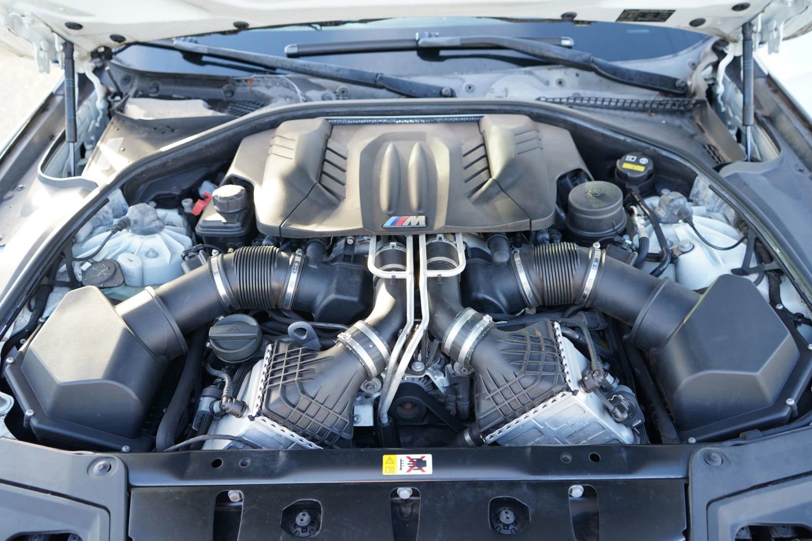 Used 2016 BMW M5 image 8