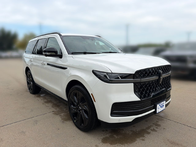 New 2027 Lincoln Navigator Reserve w/ Jet Appearance Package AWD/4WD image 3