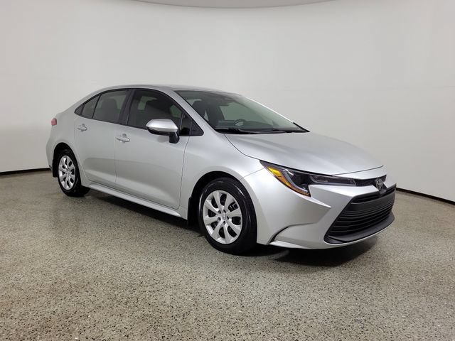 Used 2025 Toyota Corolla LE FWD image 4