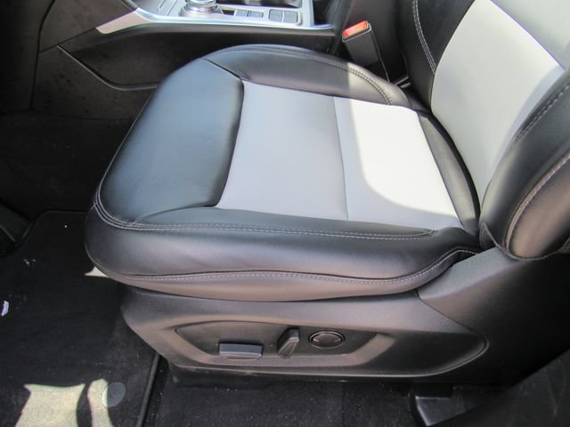 Used 2023 Ford Explorer XLT w/ Equipment Group 202A RWD image 24