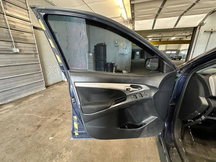 Used 2010 Pontiac Vibe w/ Preferred Package FWD image 22