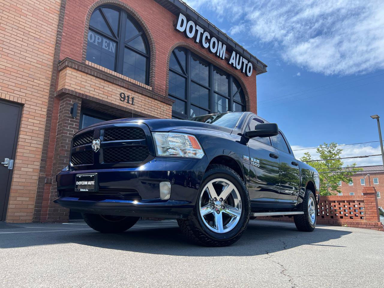 Used 2017 RAM 1500 Express AWD/4WD image 3