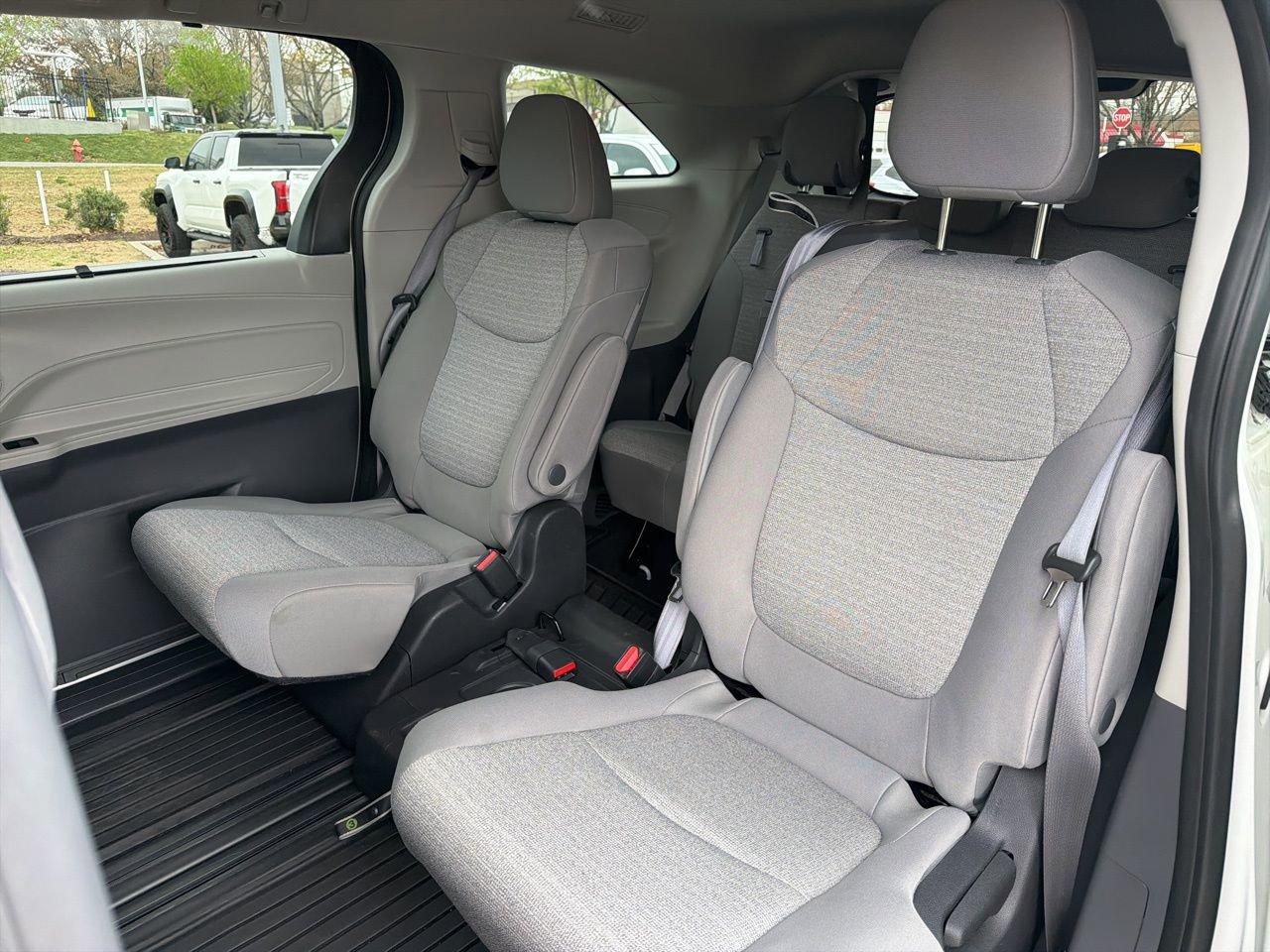 Used 2022 Toyota Sienna LE image 9