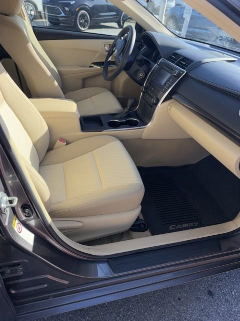 Used 2016 Toyota Camry LE image 2