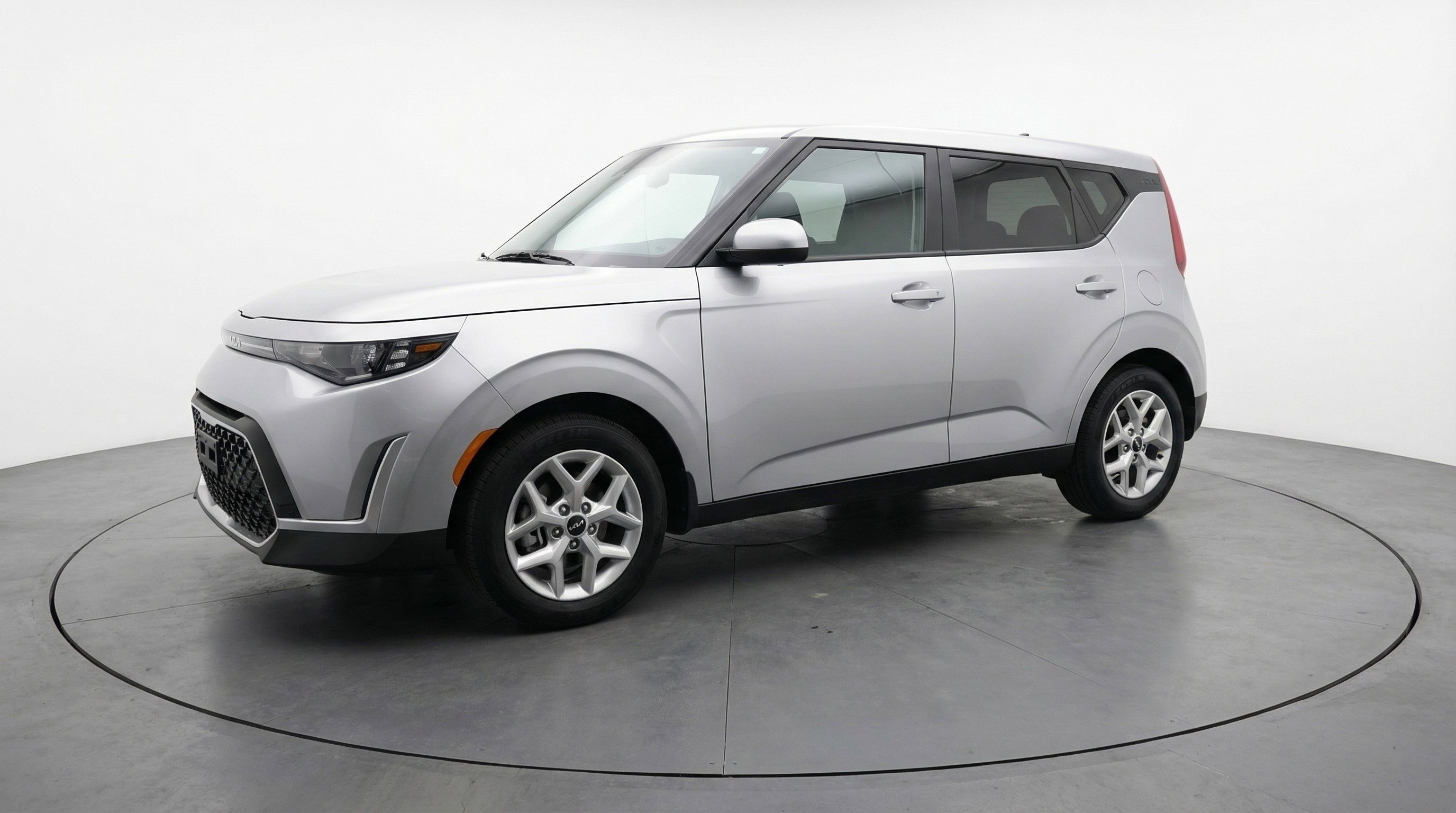 Used 2025 Kia Soul LX w/ LX Technology Package image 3