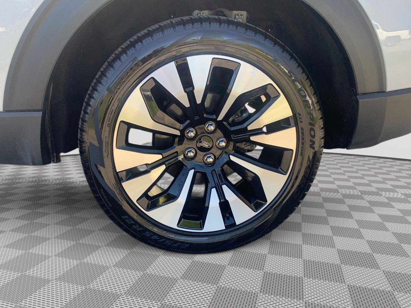 Used 2025 Ford Explorer Platinum w/ LUX Leather Package AWD/4WD image 11