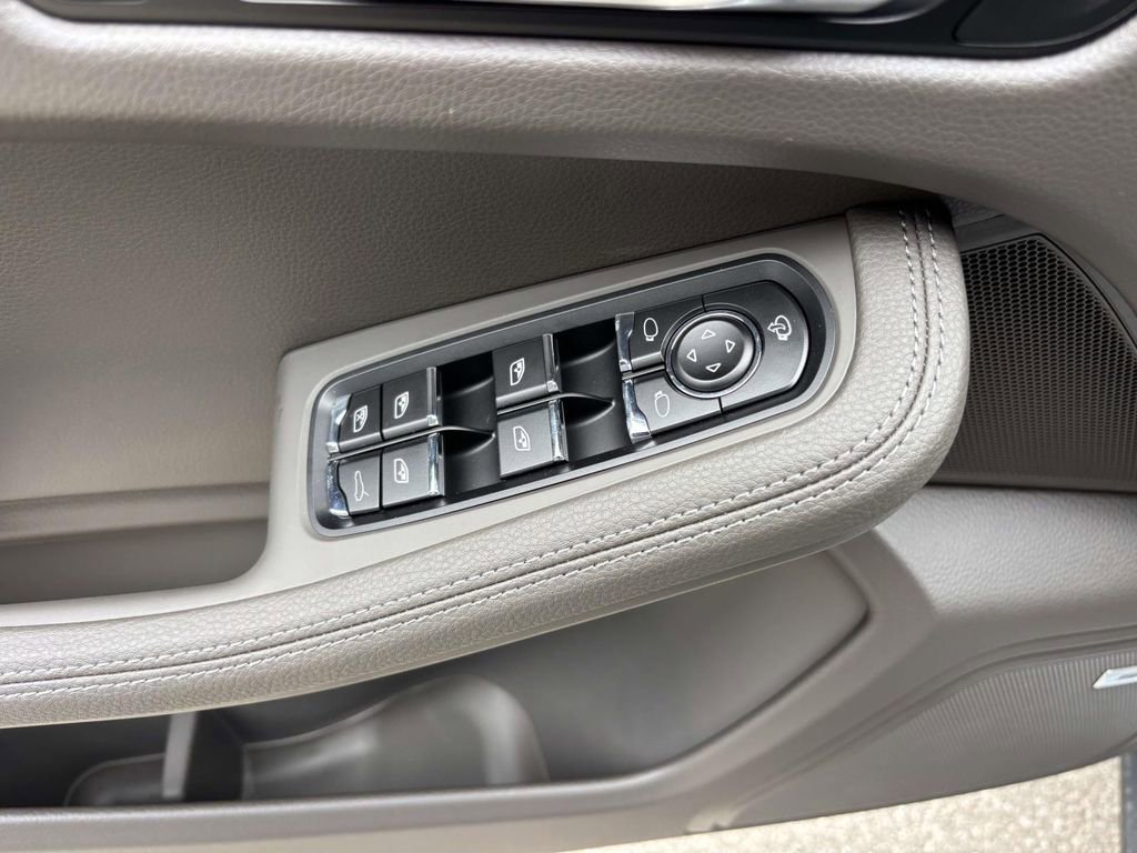 New 2026 Porsche Macan S image 25