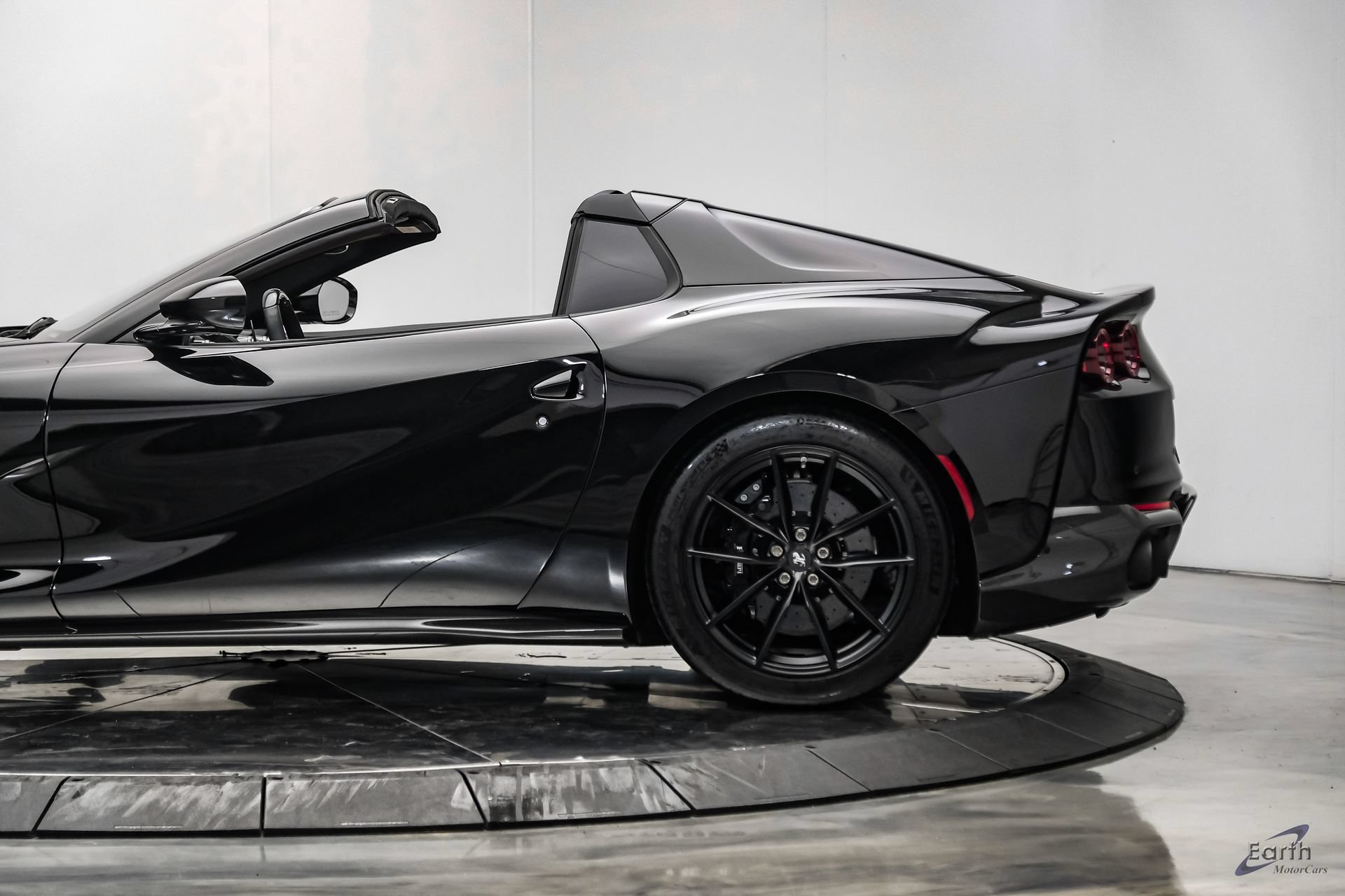 Used 2022 Ferrari 812 GTS RWD image 12