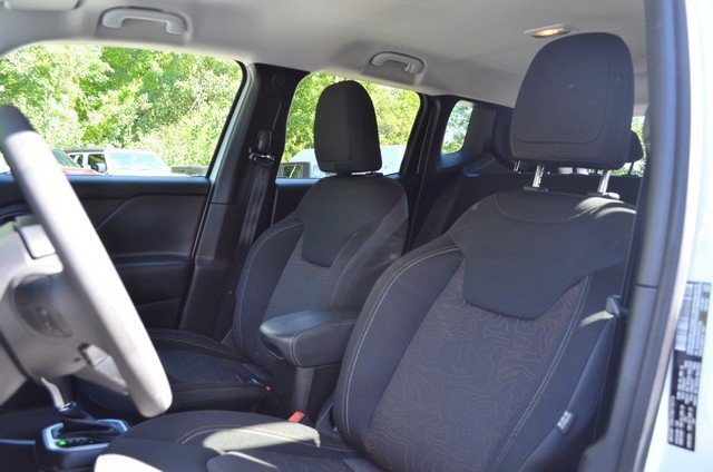 Used 2023 Jeep Renegade Latitude image 18