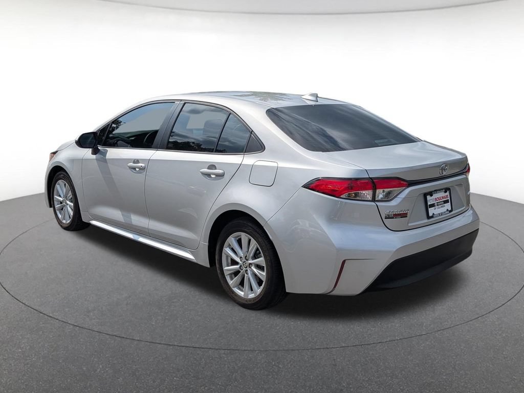 Used 2024 Toyota Corolla LE w/ LE Convenience Package FWD image 4