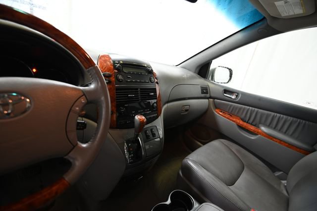 Used 2009 Toyota Sienna AWD image 11