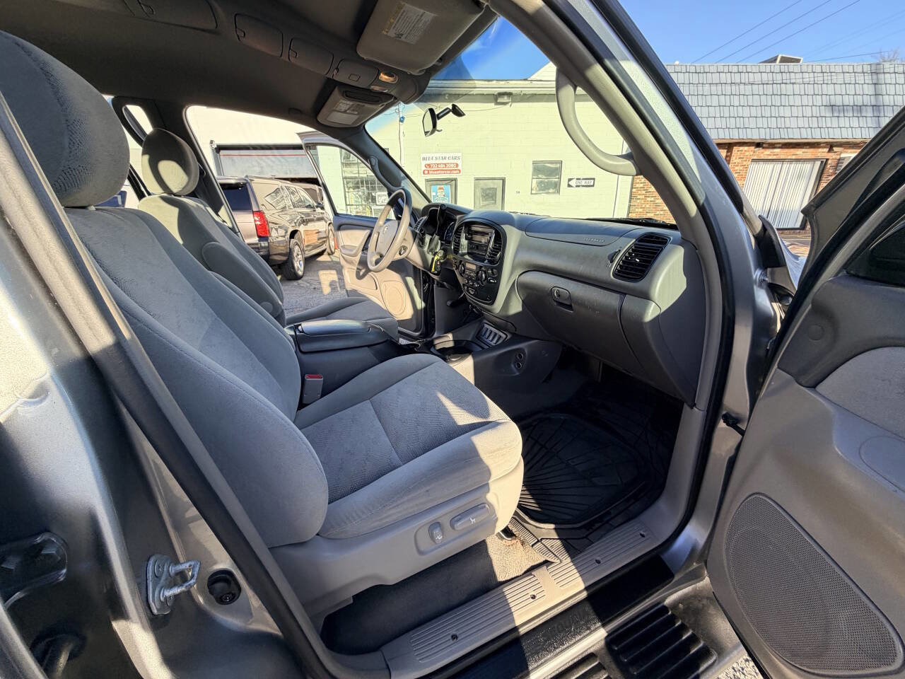 Used 2005 Toyota Sequoia SR5 image 37