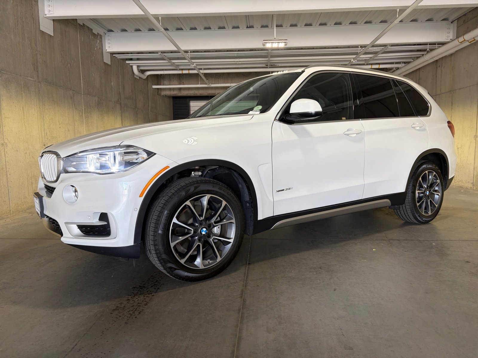 Used 2018 BMW X5 xDrive35i AWD/4WD image 1