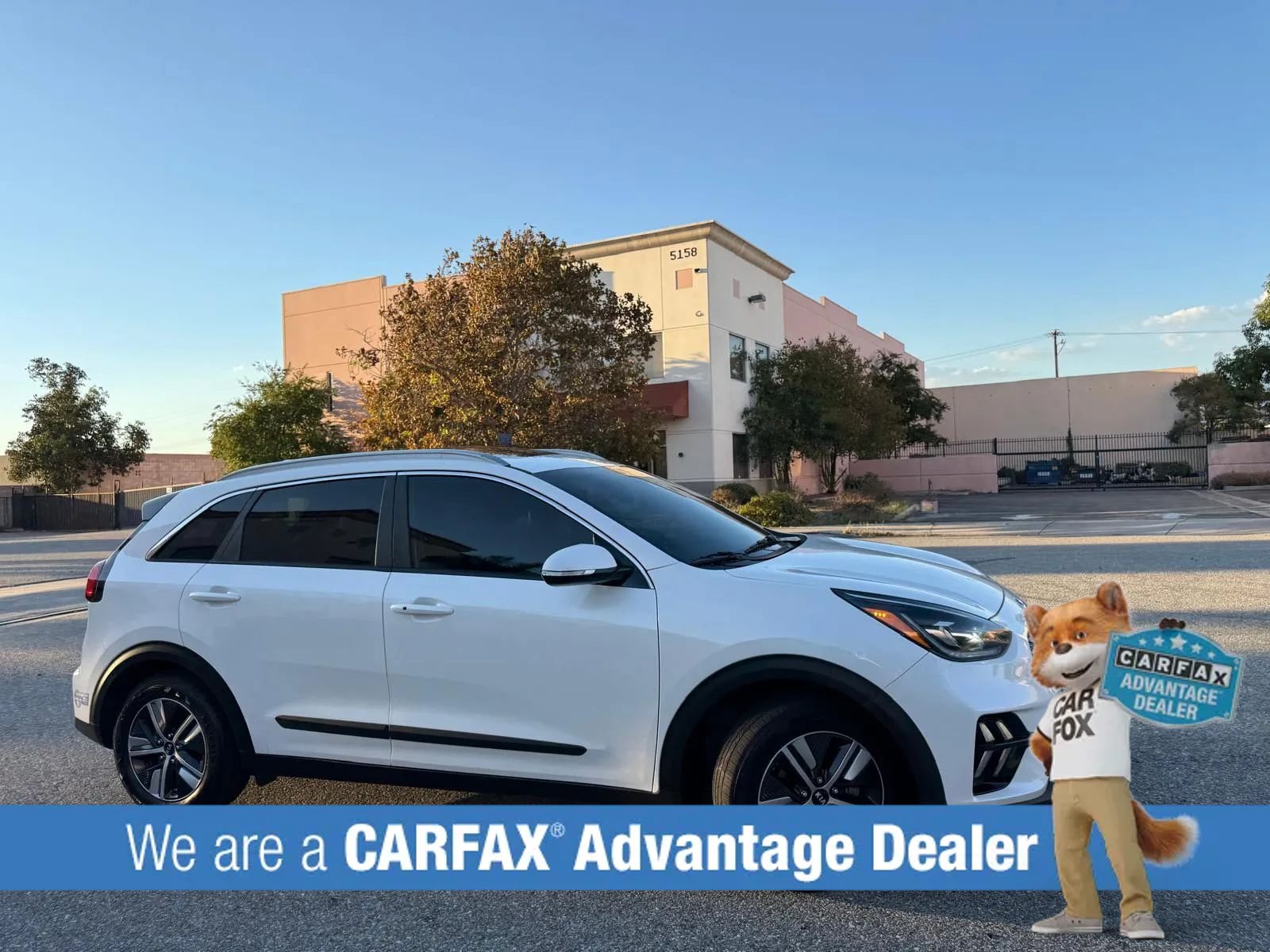 Used 2021 Kia Niro EX Premium FWD image 3