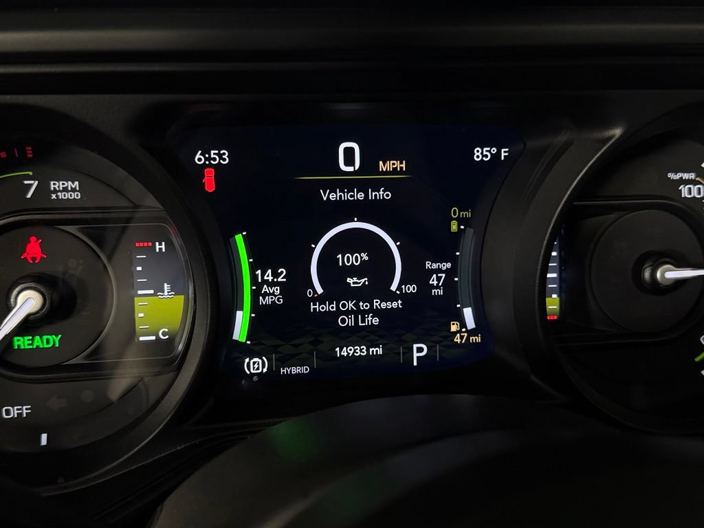 Used 2025 Jeep Wrangler Unlimited Rubicon 4xe w/ Convenience Group AWD/4WD image 15