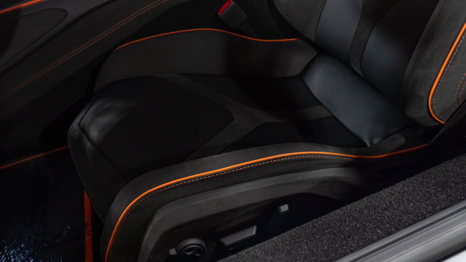 Used 2025 Lamborghini Revuelto image 47