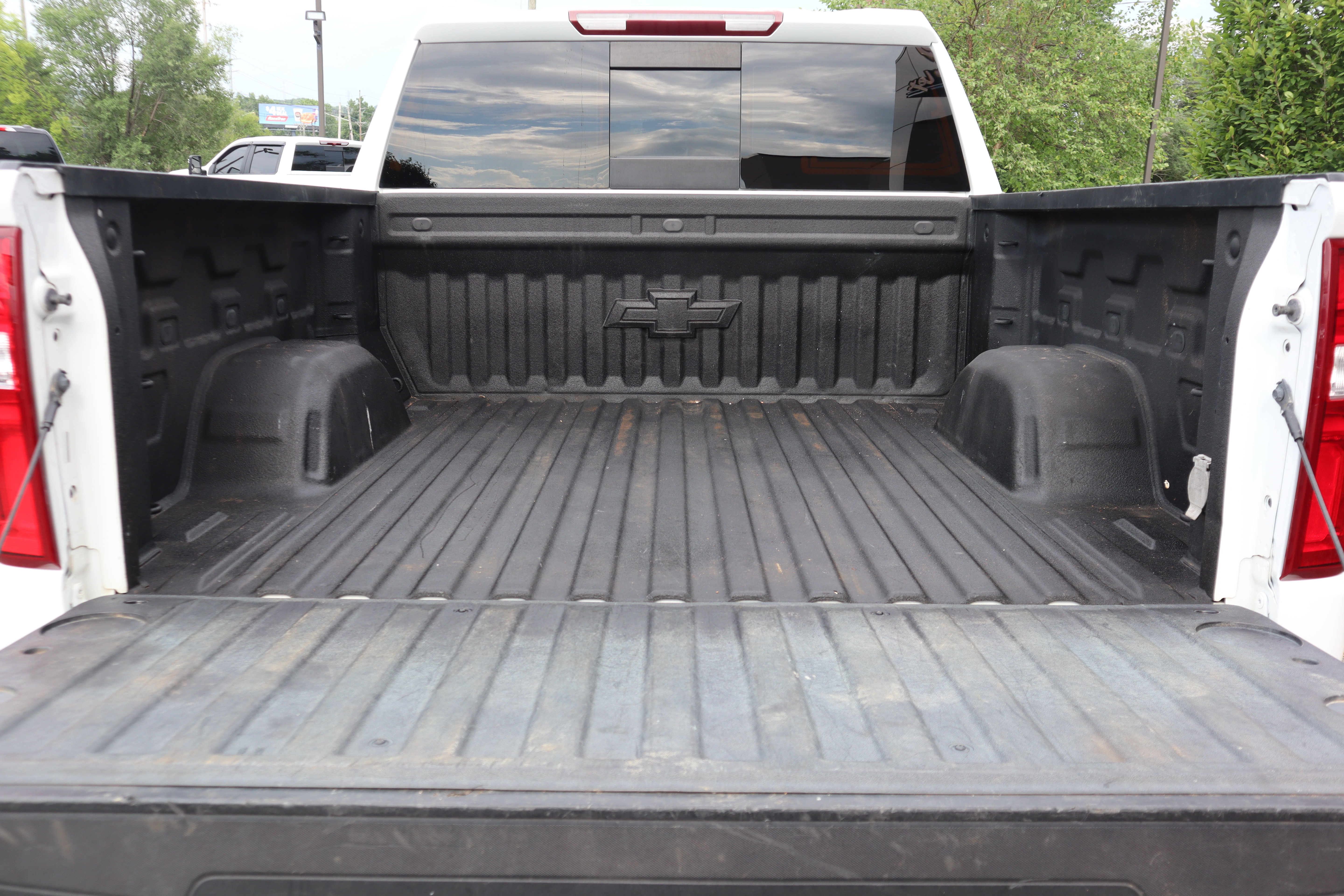 Used 2022 Chevrolet Silverado 1500 LT Trail Boss w/ Convenience Package II AWD/4WD image 35