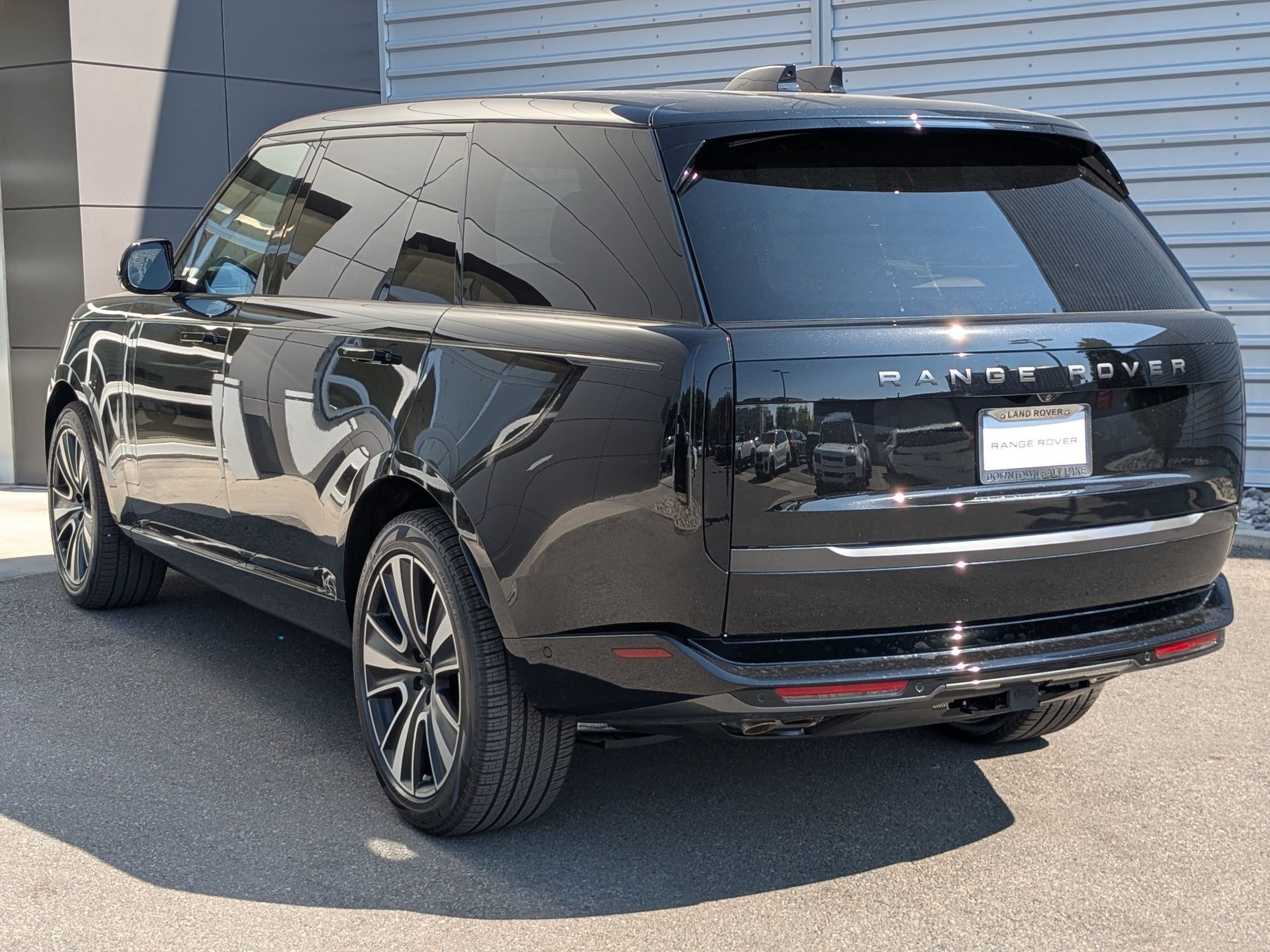 New 2026 Land Rover Range Rover Long Wheelbase SE AWD/4WD image 7
